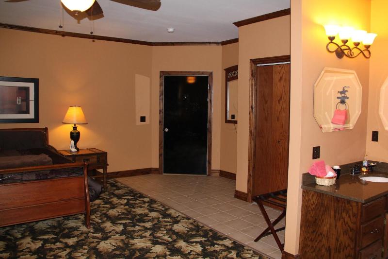 Caldwell Messenger Suites — photo 11