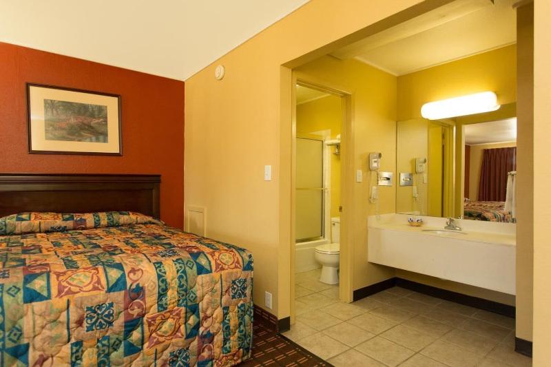 Palace Motel image 10