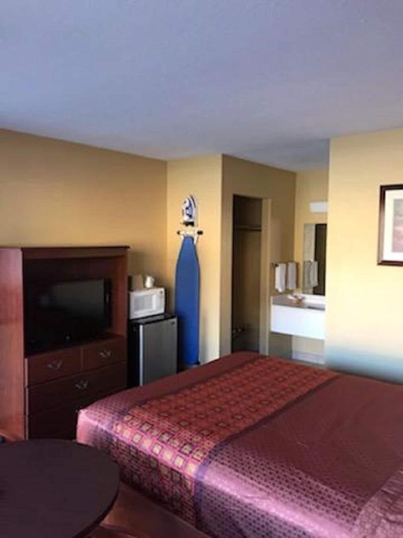 Palace Motel image