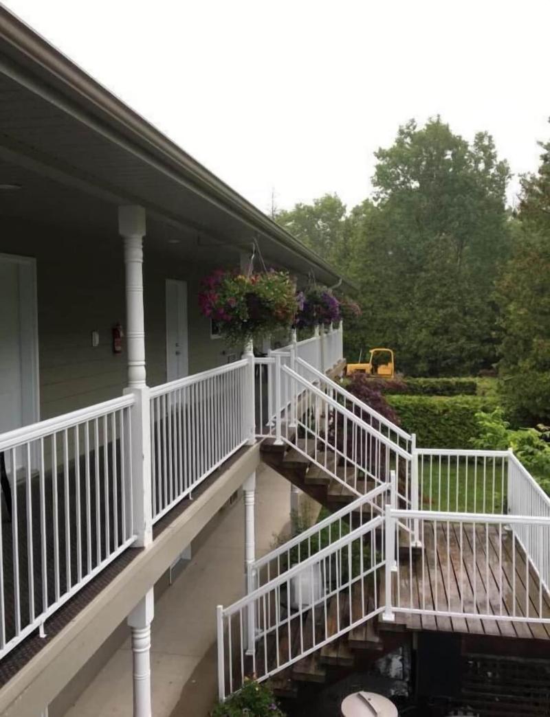 Adventure The Bruce Inn