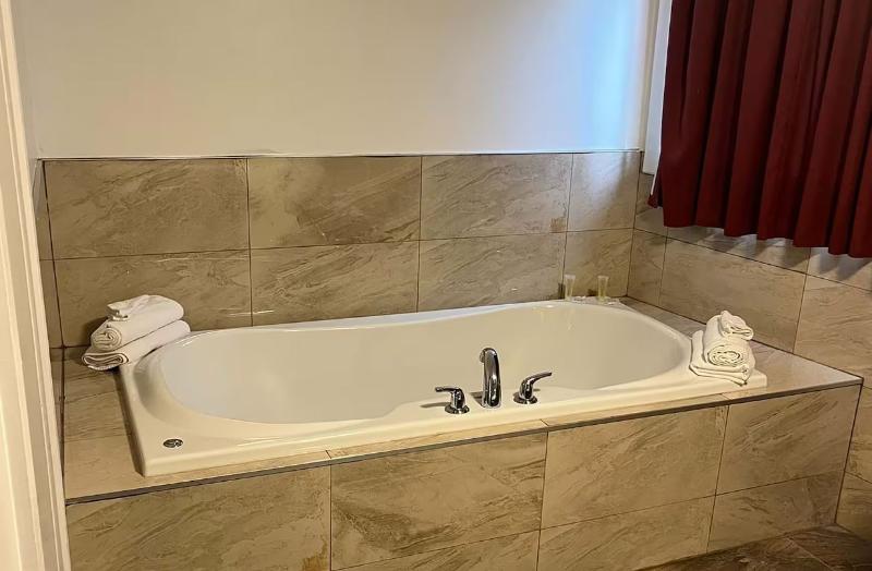 Super 8 by Wyndham Montreal