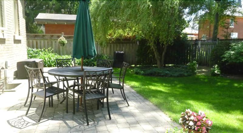 Cottage on Caledonia Bed & Breakfast image