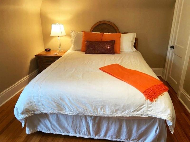 Cottage on Caledonia Bed & Breakfast image