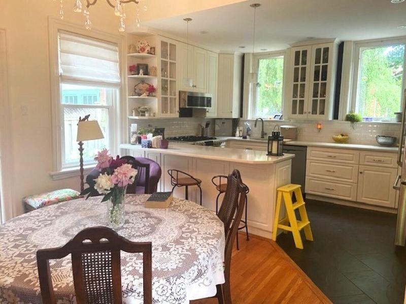 Cottage on Caledonia Bed & Breakfast image