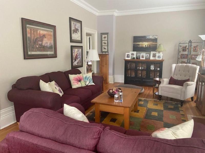 Cottage on Caledonia Bed & Breakfast image