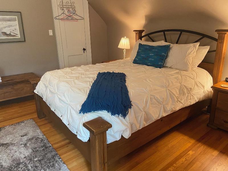 Cottage on Caledonia Bed & Breakfast image