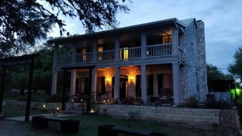 The Crossroads Inn (formerly Chantilly Lace Countr GEN
