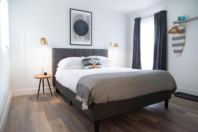 The Nightingale Motel image