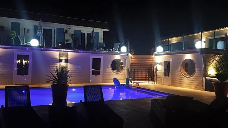Hotel La Piscine image