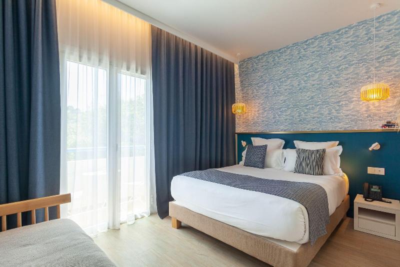 Hotel La Piscine image