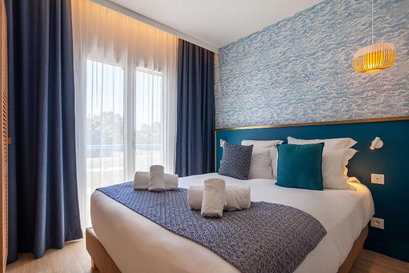 Hotel La Piscine image