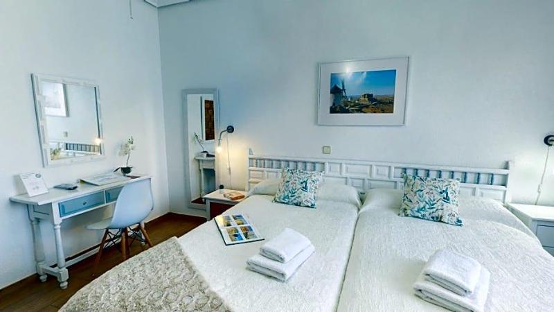 Hotel Consuegra image