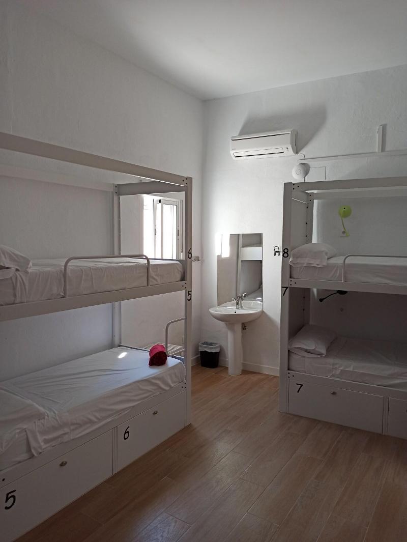 Vivian's Guest House image