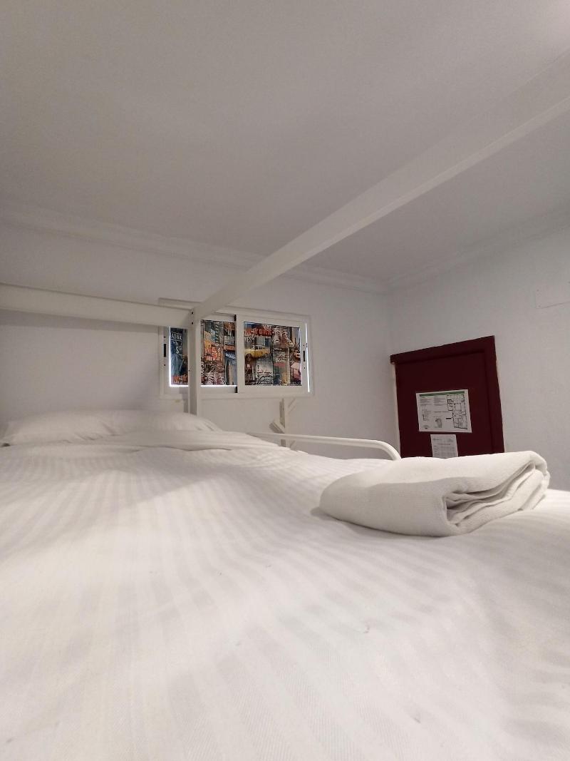 Vivian's Guest House image