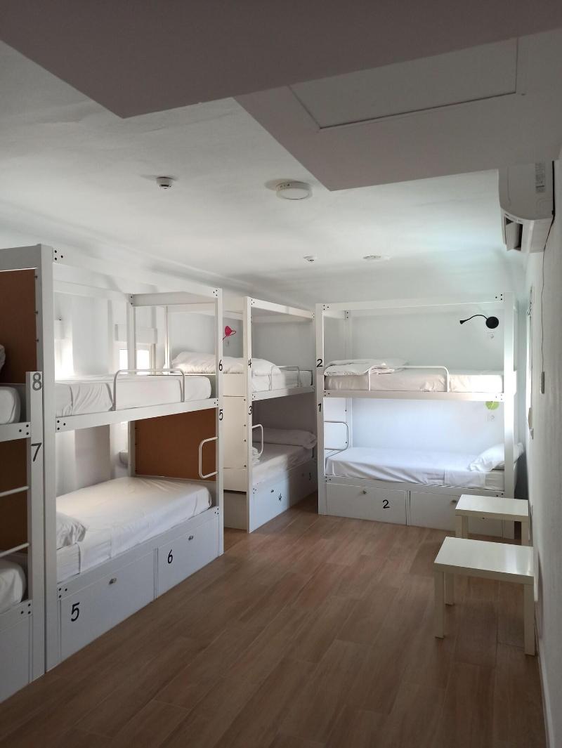 Vivian's Guest House image