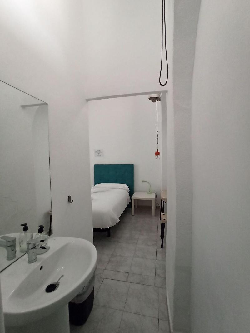 Vivian's Guest House image