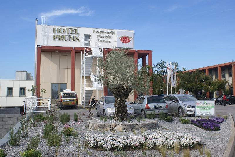 Hotel Prunk image