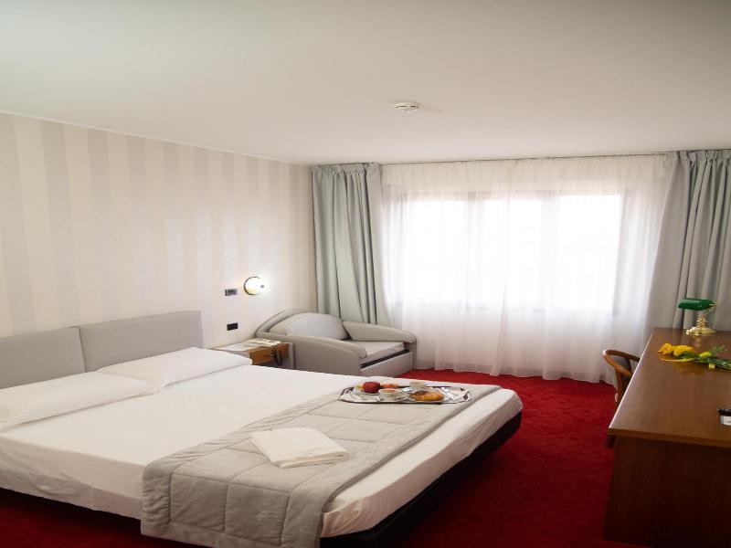 Hotel Tessarin image