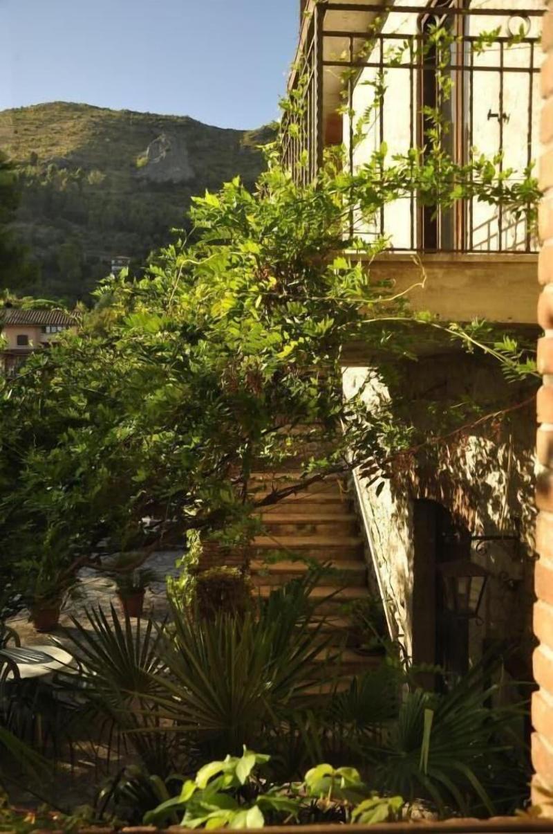 La Caveja image
