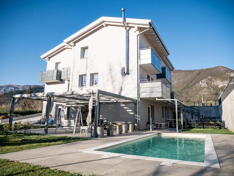 Pove 2.4 Hotel image