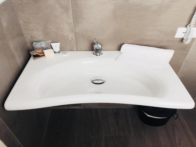 Pove 2.4 Hotel image