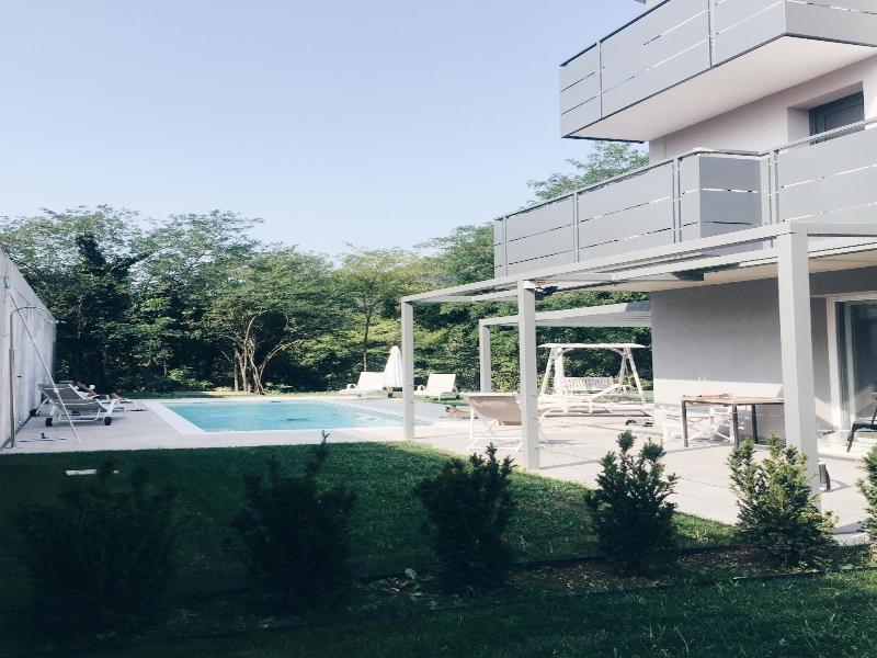 Pove 2.4 Hotel — exterior view