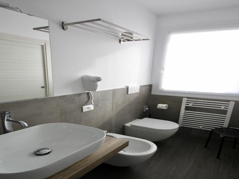 Pove 2.4 Hotel — general view