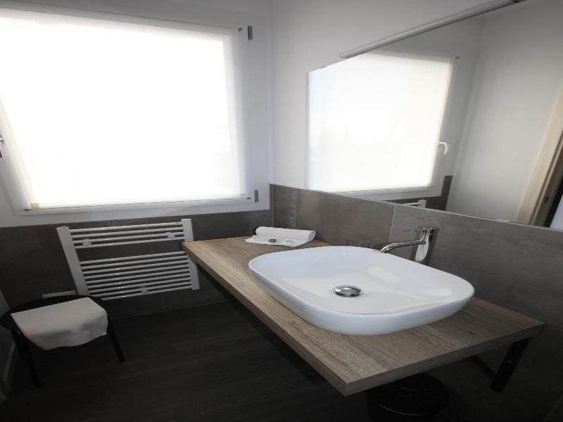 Pove 2.4 Hotel image