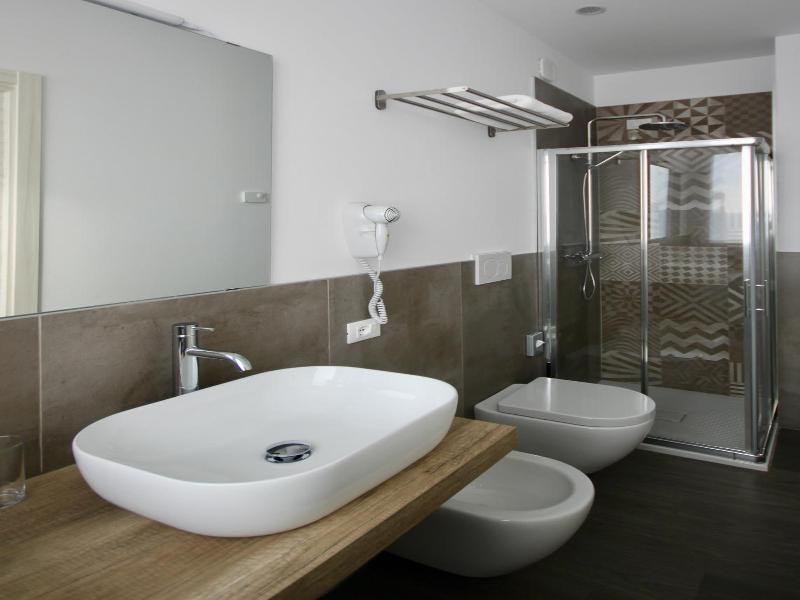 Pove 2.4 Hotel image