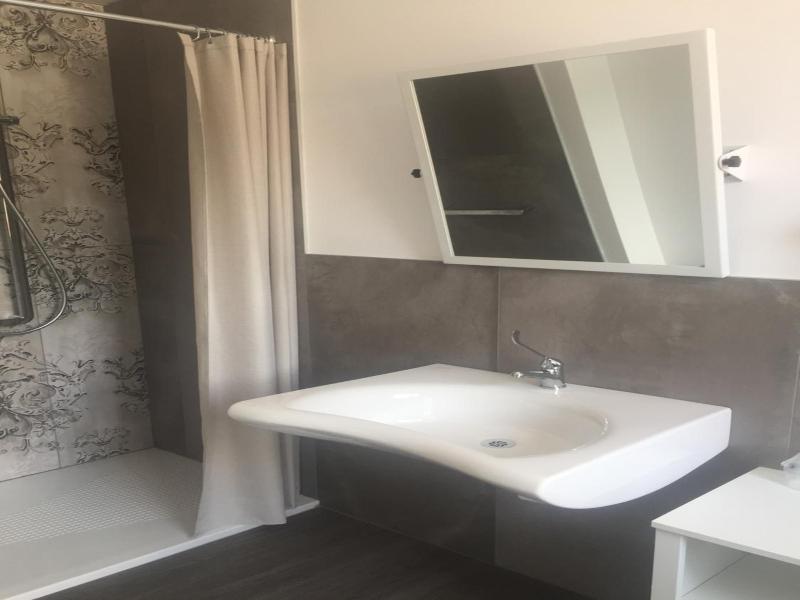Pove 2.4 Hotel image