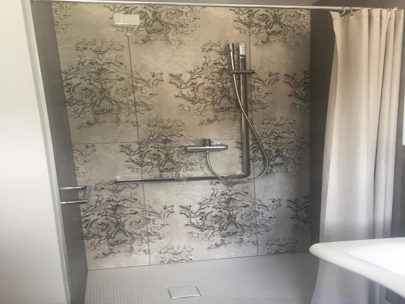 Pove 2.4 Hotel image
