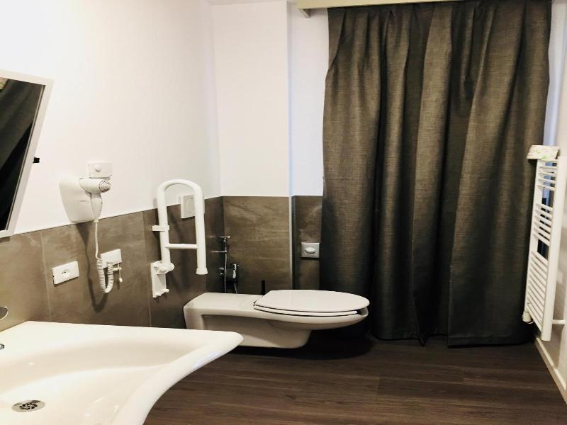 Pove 2.4 Hotel image