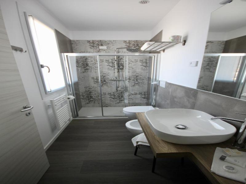 Pove 2.4 Hotel image