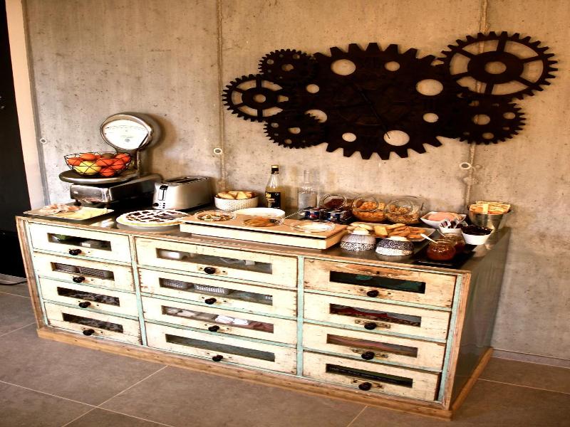 Pove 2.4 Hotel image