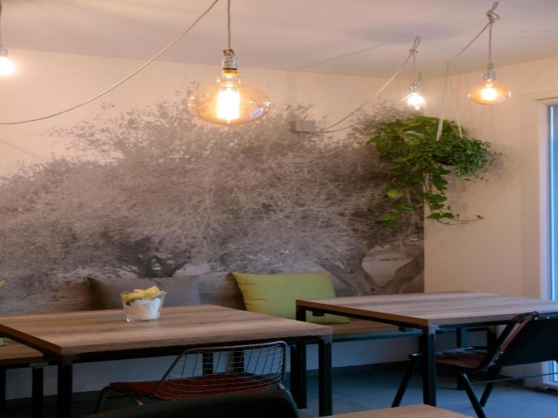 Pove 2.4 Hotel image