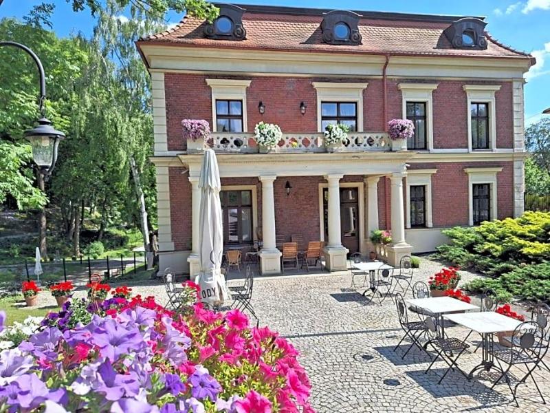 Hotel Charlotta image