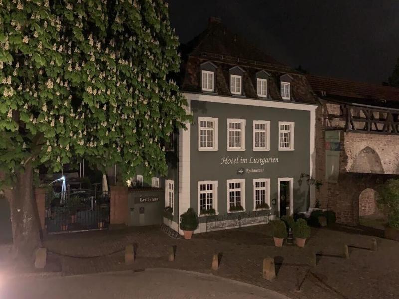 Hotel Im Lustgarten image