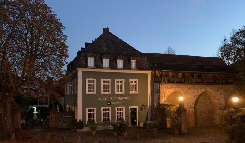 Hotel Im Lustgarten image