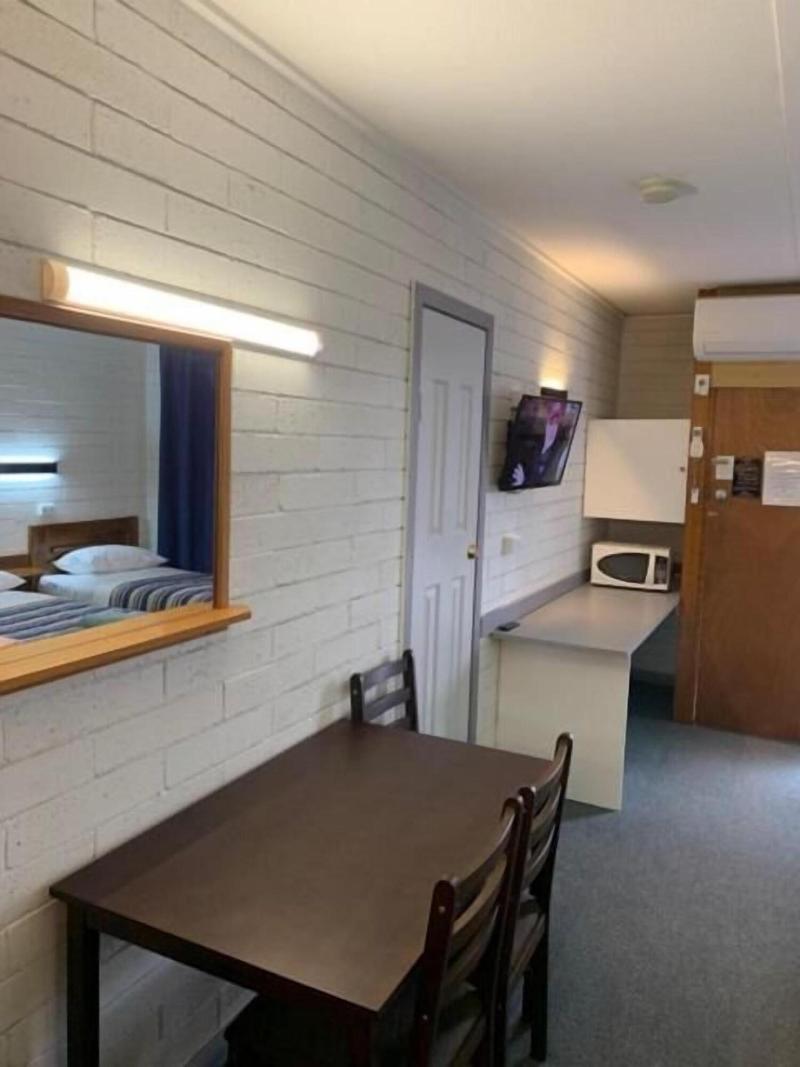 Finley Motel image