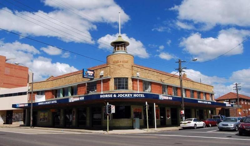 Horse And Jockey Hotel image