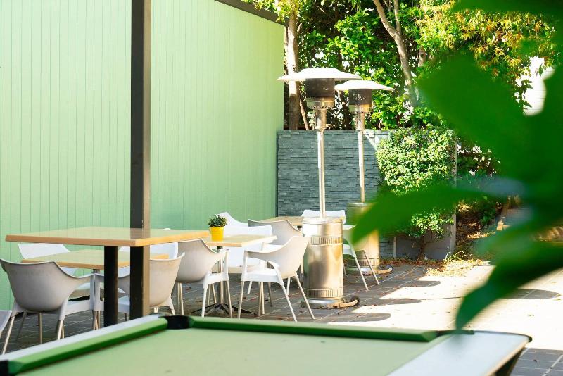 Horse And Jockey Hotel image