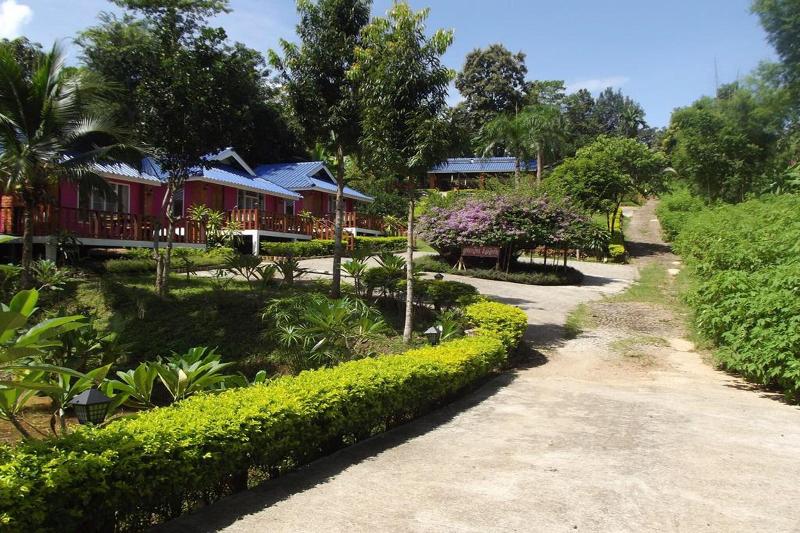 Phuchomjan Resort image