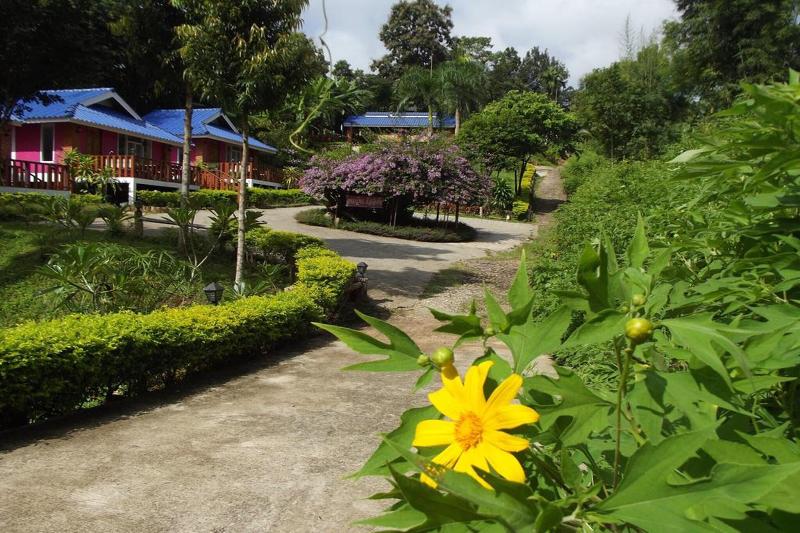 Phuchomjan Resort image