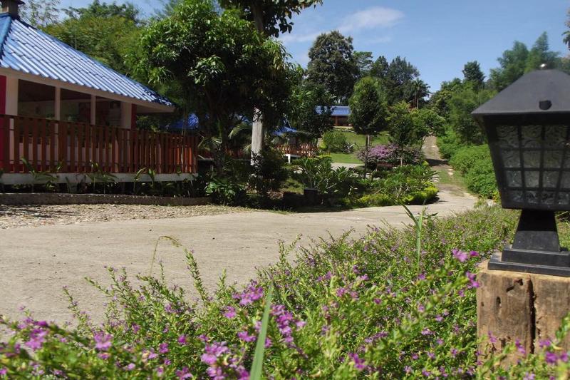 Phuchomjan Resort image