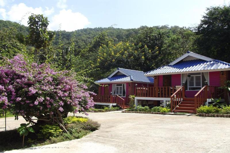 Phuchomjan Resort image