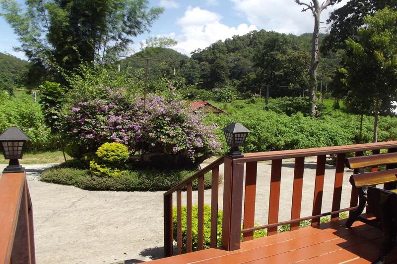 Phuchomjan Resort image