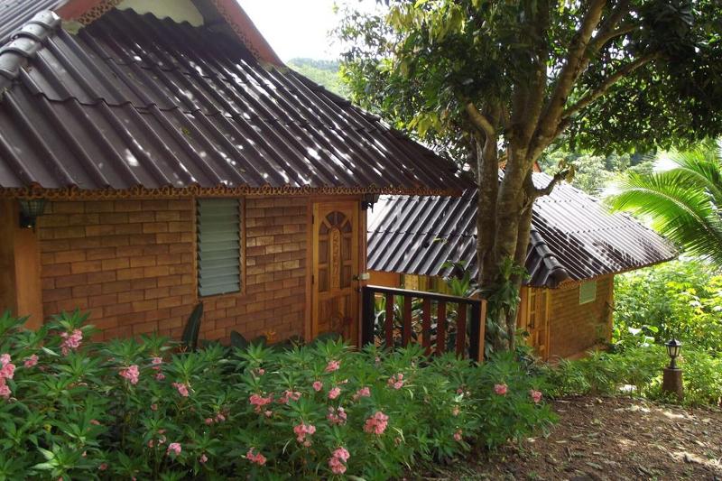 Phuchomjan Resort image