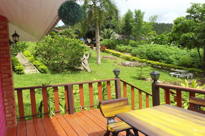 Phuchomjan Resort image