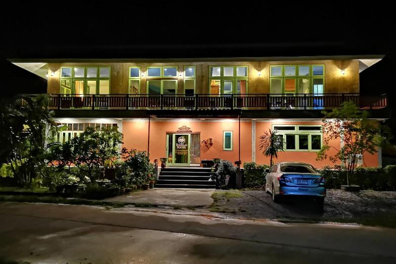 Tonmai Suites image