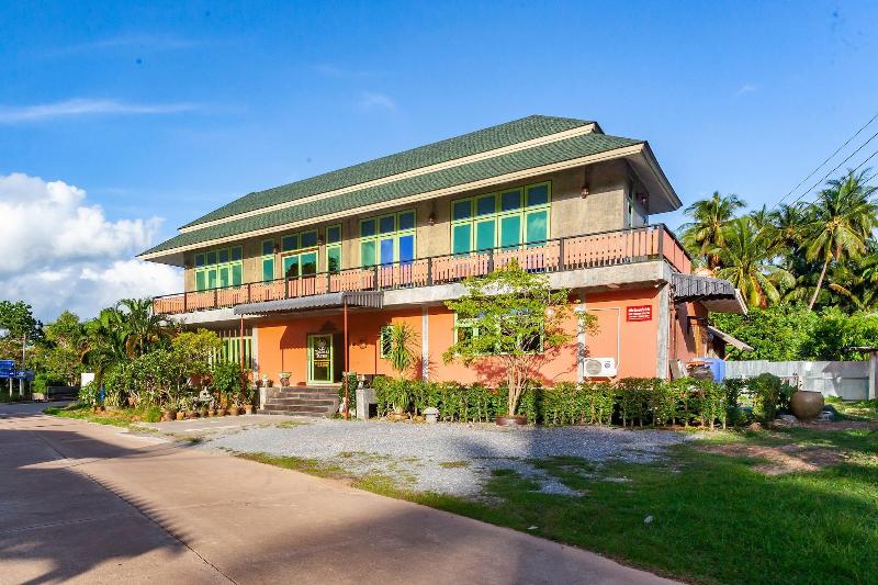 Tonmai Suites image